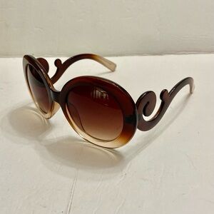 Elegant, Fashionable Smoky Brown Round Sunglasses